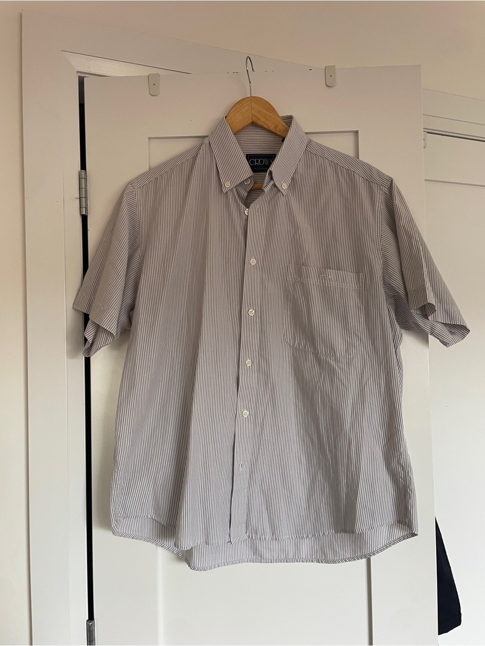 Crown/El Corte Ingles Short-Sleeve Button-Down Shirt in Gray Stripe